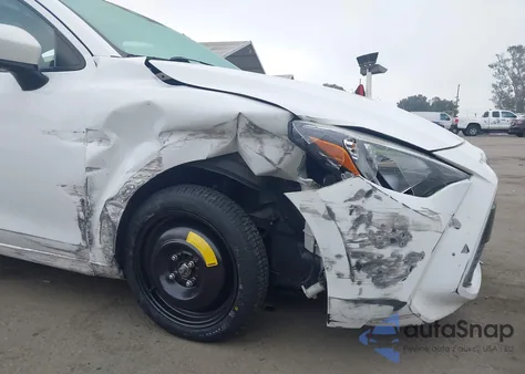 2017 Toyota Yaris Ia z USA, uszkodzony, nr VIN 3MYDLBYV8HY186281